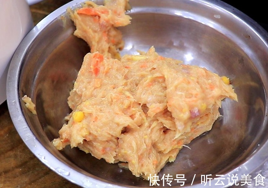 用鸡胸肉竟然可以做成丸子汤，厨师长教你方法，Q弹十足，味道鲜！