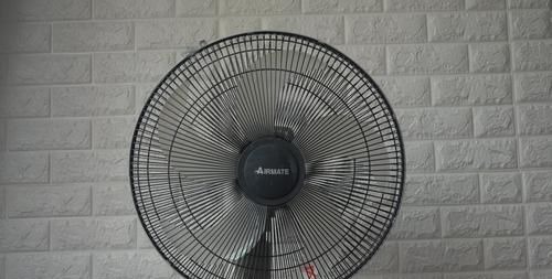 不管电风扇多脏，教你不用拆下清洗，几分钟变得干净无灰尘，实用