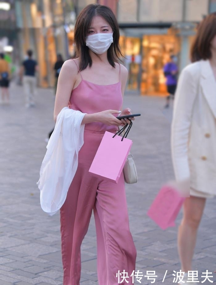 远离|秋天穿阔腿裤,休闲洒脱,让你轻松远离路人感