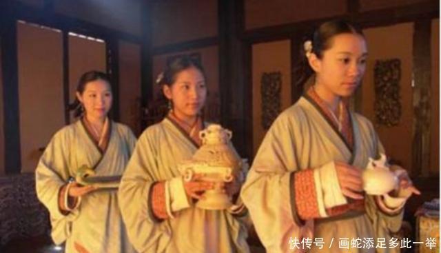 宫女|慈禧抽烟的嗜好,不用火柴让身边点烟的宫女苦不堪言,手指都烧熟!