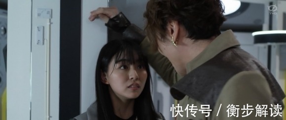 古维拉|特利迦第四话:主线故事终于开始了,特利迦也曾是黑暗巨人!