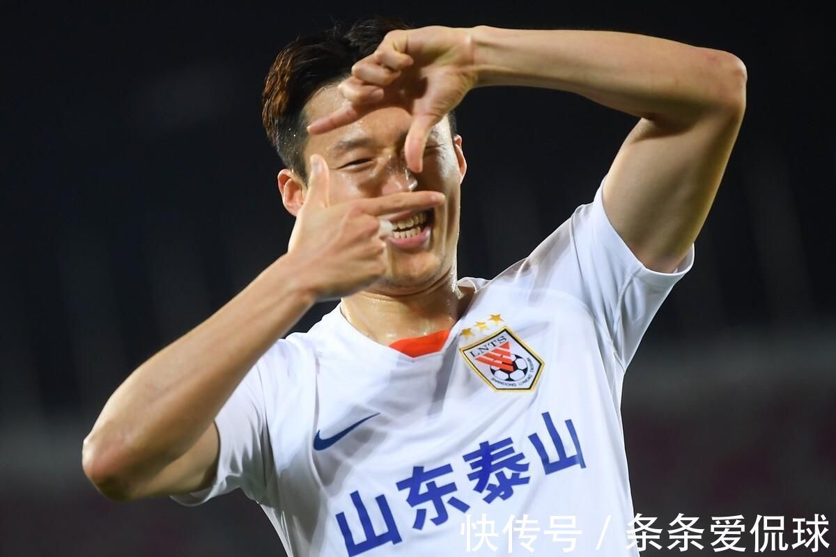 广州队|中超4消息！艾哈宣布退役，金英权回韩国，泰山大胜海港冠军稳了