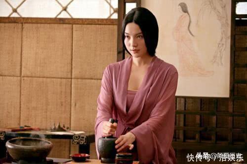 尼姑&祝枝山出上联：“尼姑田里挑和尚”，唐伯虎对下联，让人拍案称绝