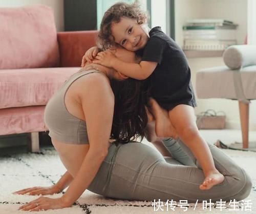 体式|在家带娃也能练瑜伽,最适合家庭主妇的健身方式