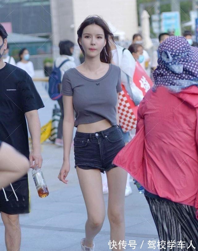 女人 打底裤最体现女人的优雅气质,简单而时尚的美感,值得一试!