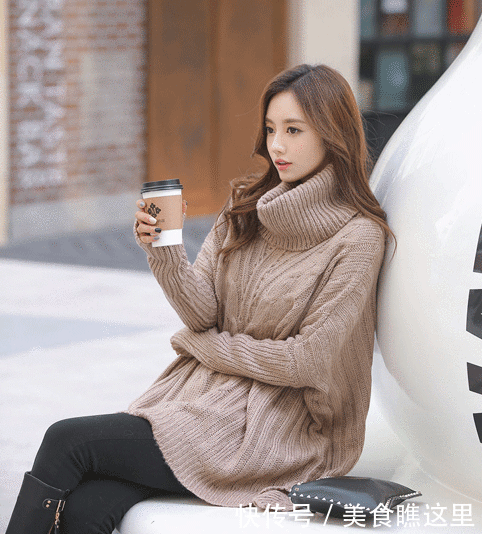 女人35岁，少穿一身黑！试试“亮丽”穿搭，显年轻与魅力