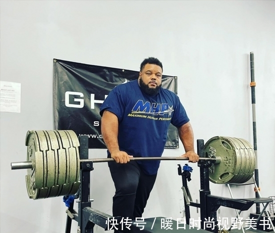 重量|超重量级的力量大神,体重197公斤“无装备”卧推355公斤