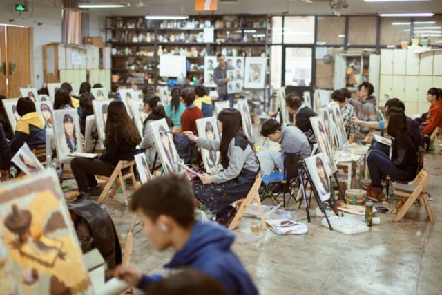 专业课$美术生“作品”走红,第一眼看过去很丑,放大10倍后老师也佩服