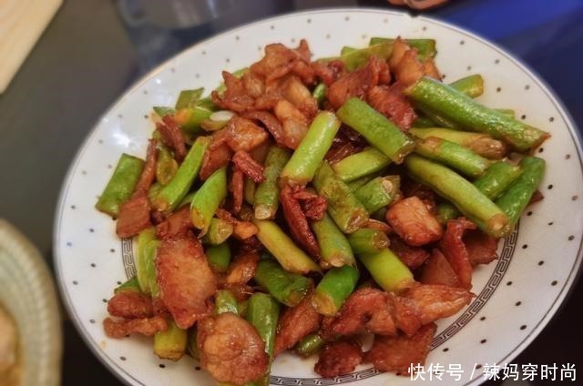 和儿子的晚餐,三菜一汤,花了90元,有人评论太奢侈