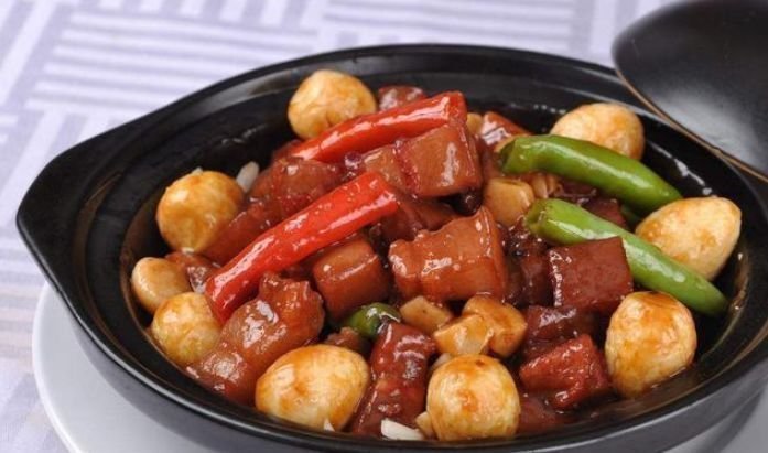 美食精选:蜜汁烤鸡翅,板栗红烧肉,海螺炒韭菜,尖椒肥肠的做法