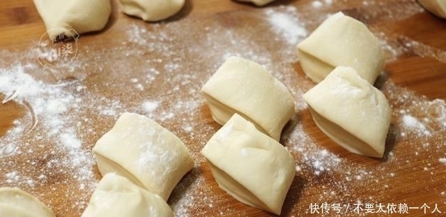 蒸包子|蒸包子时,别再直接上锅蒸了,记住3个诀窍,包子松软好吃不塌陷