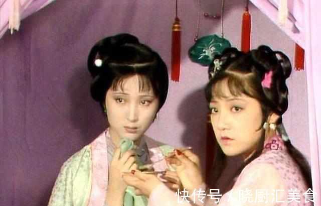 宝玉@红楼梦里,为何晴雯死了,林黛玉一点反应都没有?还满面含笑