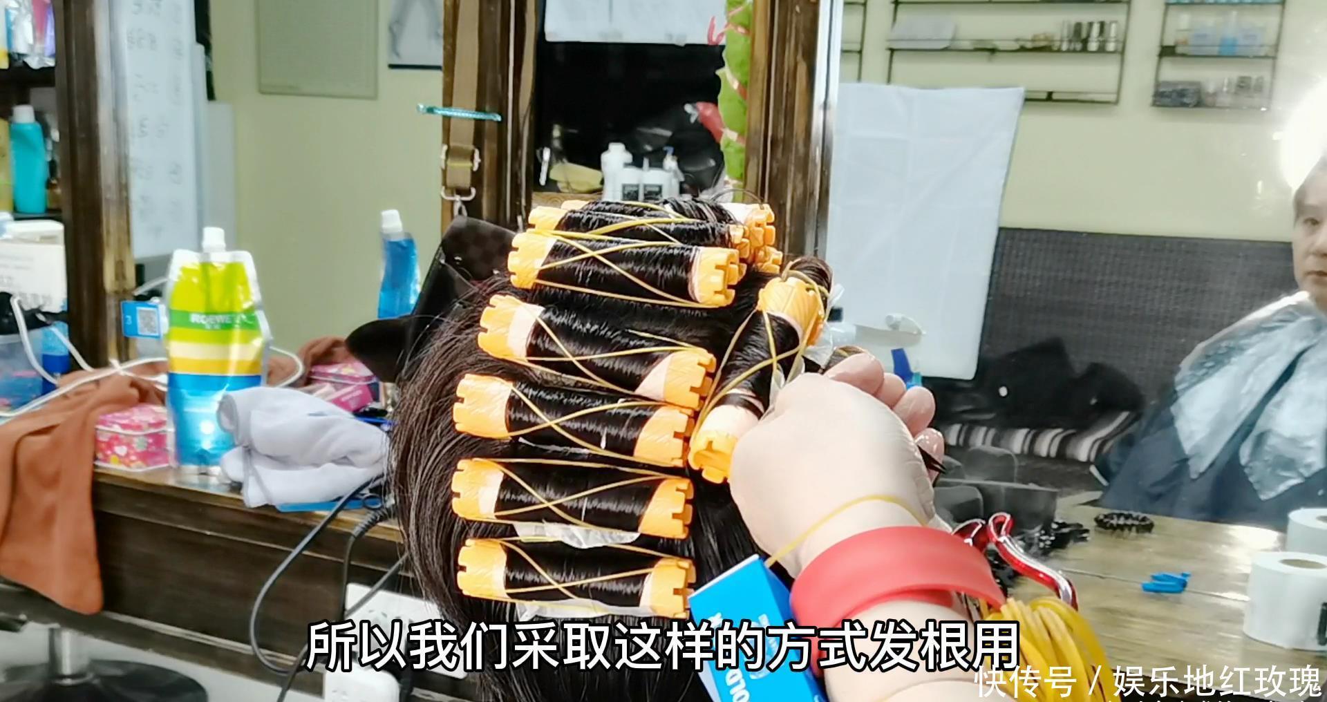 杠子|50岁女人短发这样做,发根蓬松烫+发尾纹理烫,减龄干练又显气质