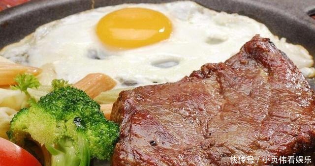 为什么“牛排”盘里会放一个鸡蛋,可别一口吃掉,否则会闹笑话!