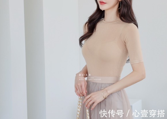 爱丽舍|女神孙允珠高清时尚搭配:爱丽舍珍珠娇杏细螺纹雪纺裙