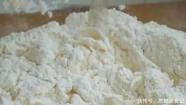 孩子|3分钟教你做酱香饼,比蒸馒头还简单,香辣焦酥,大人孩子抢着吃