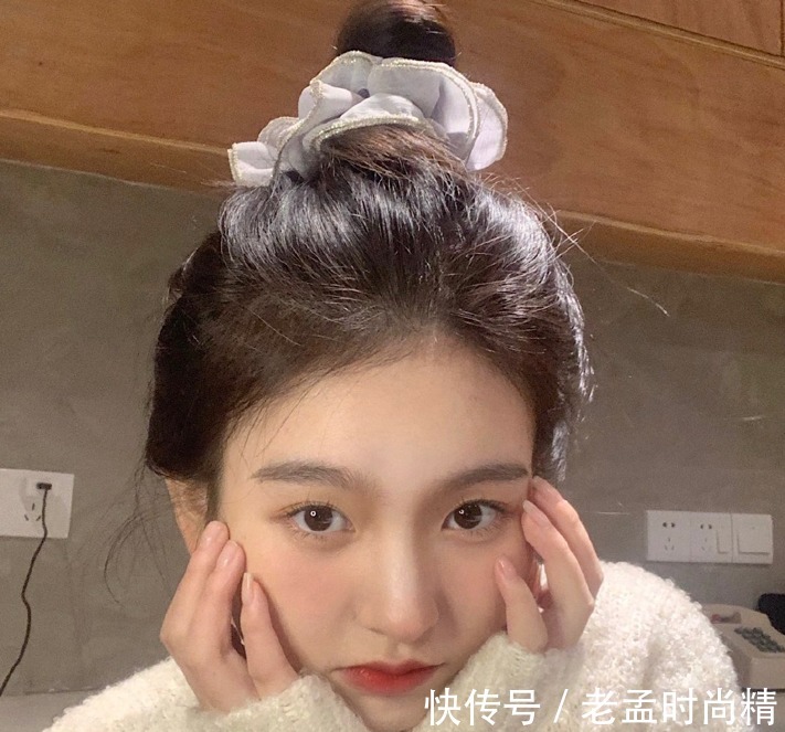 发带|小饰品如何搭出优雅气质?这些搭配方法可以看看