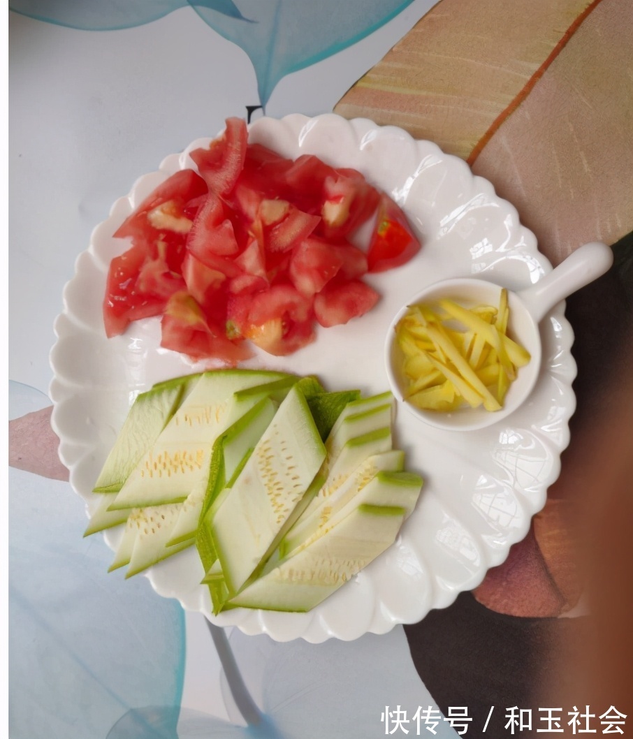 营养|酸甜开胃的番茄西葫芦蛋花汤,营养好喝,10分钟就能搞定