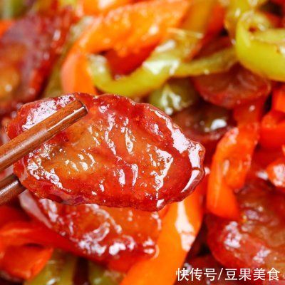 #味达美名厨福气汁，新春添口福#双椒炒腊肠