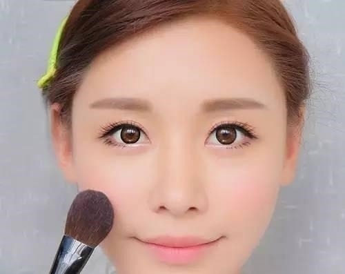 橄榄球形 这4种嘴型的女生，特别不好涂口红！看看你是不是也在其中