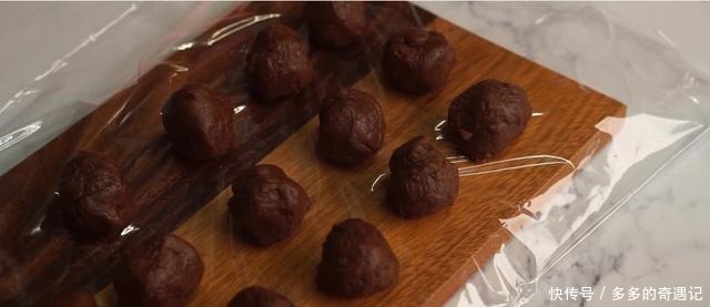 软心巧克力曲奇,麻薯爆浆拉丝粘糯浓香零食中的李奎妹妹