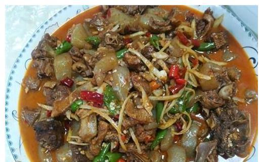 它低热量，高纤维，常吃促进胃肠蠕动，排毒，和鸭肉是经典搭配