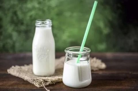 左旋多巴|喝牛奶时千万别吃它,当心中毒!牛奶乱喝还不如不喝…