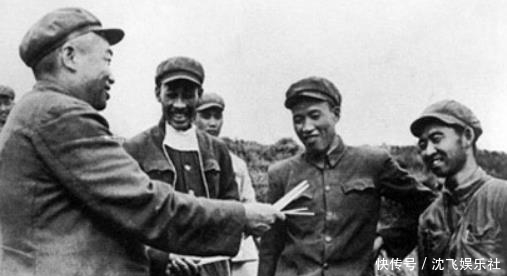 关崇贵|朝鲜战场“最伟大的士兵”用机枪打下飞机,一人独守阵地两天三夜