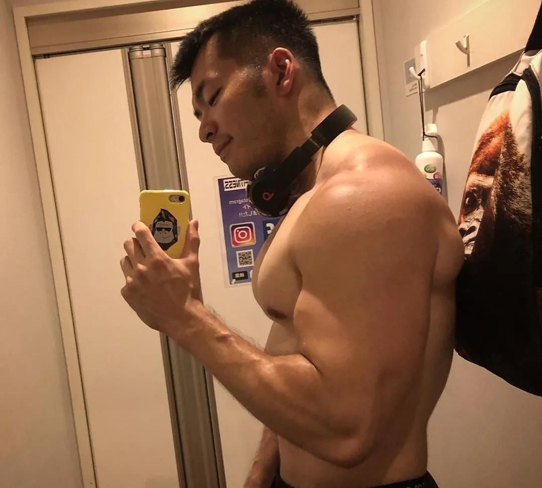 好身材|181cm日本肌肉壮男走红,每天深蹲练出大粗腿,网友不淡定了