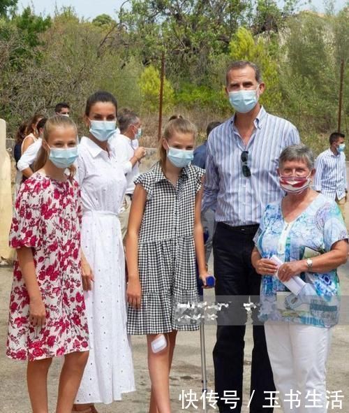 额头|西班牙两公主终于扎头发,饱满额头像王后,王后一袭小白裙真年轻
