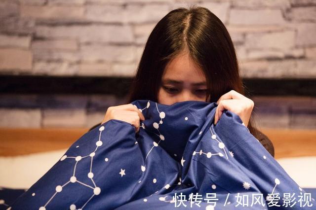 女儿|孕妈深夜生二胎,产房外只有大女儿一人等待,孩子的话让护士泪目