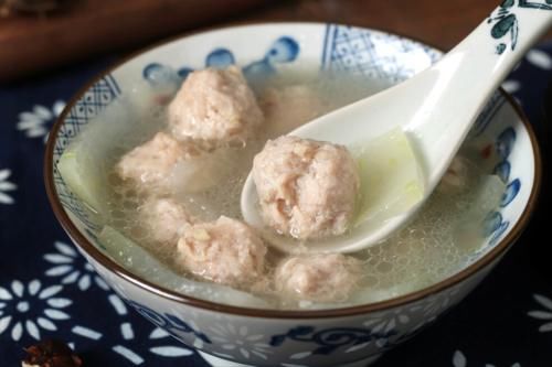 丸子汤|汆丸子，调肉馅很关键，牢记3要点，丸子没腥味，饱满多汁不松散