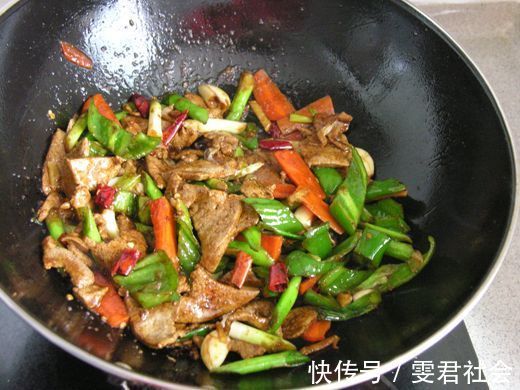 猪肝|炒猪肝,直接下锅炒就错了!再加2步,猪肝嫩滑好吃、干净无腥味