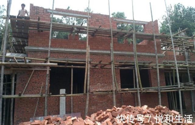 户口迁移|全家户口都已迁出农村,但在农村还有房子,宅基地属于谁看完你就知道了