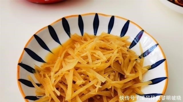 晒晒夫妻俩午餐,周末一起动手做4菜1汤,网友:家常味道真香