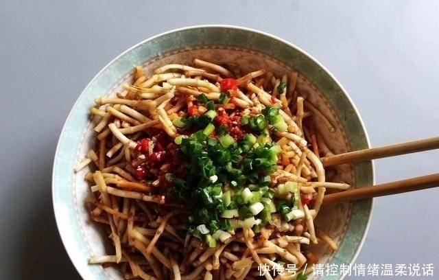 季节替换，这野菜别错过！简单一拌，开胃爽口，清火杀菌轻松入夏