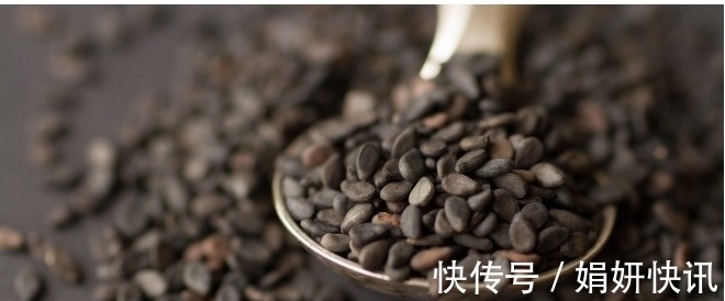 手机|近视了还能玩手机吗?若不注意这4点,眼睛度数可能还会增加