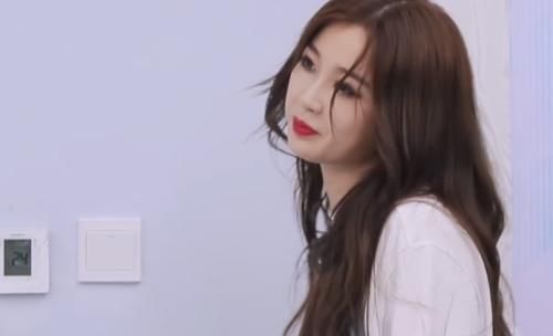 节目 刘雨昕因在节目中哄虞书欣登热搜知名作家你俩是闲出屁来了吗