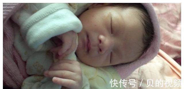 新手爸妈|“吃手”和“不吃手”的婴儿,长大后差距明显,新手爸妈要知道