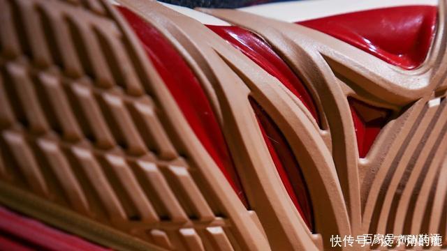 颜值设计双满分!首款“高端外场实战鞋”究竟有何玄机