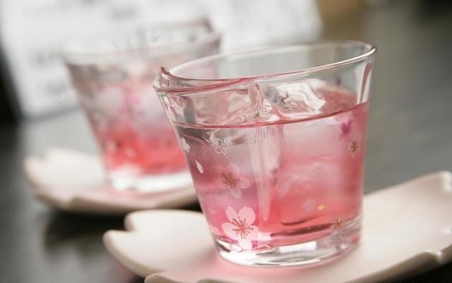 皮肤|想成为“牛奶肌”女神?摒弃4习,常吃3物,白嫩肌肤显年轻