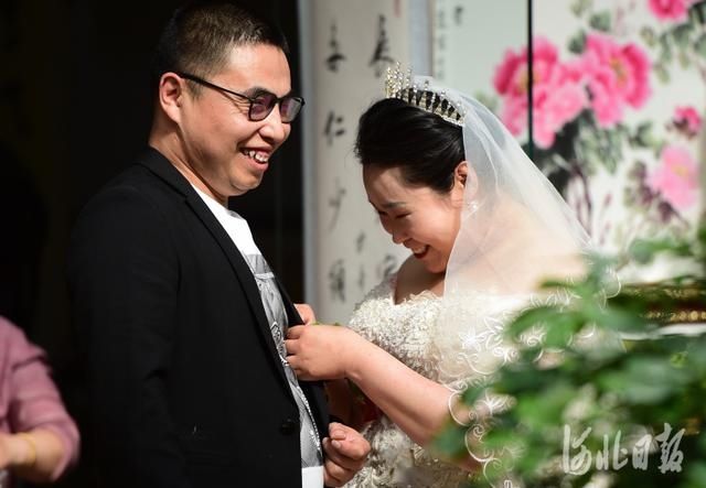河北沧州:十五对残疾人喜结连理