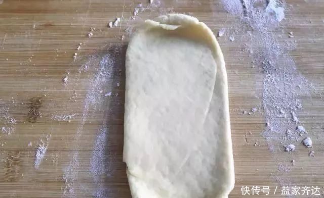 家里有面粉和鸡蛋，就能做面包，不用烤箱，有电饭锅或都蒸锅就行