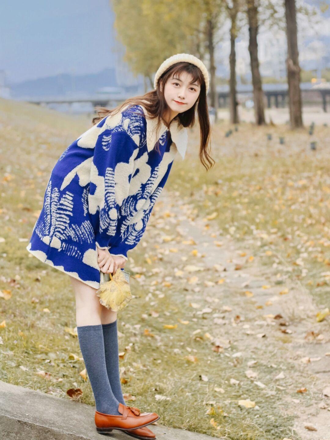 打底衫 降温后毛衣怎么穿更高级?用这4款打造好气质,想不优雅都难