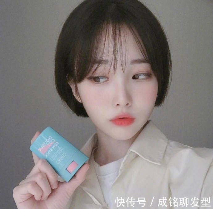 短发 不烫不染又自然的短发来了,清爽干练又不失时尚感,主要是显脸小