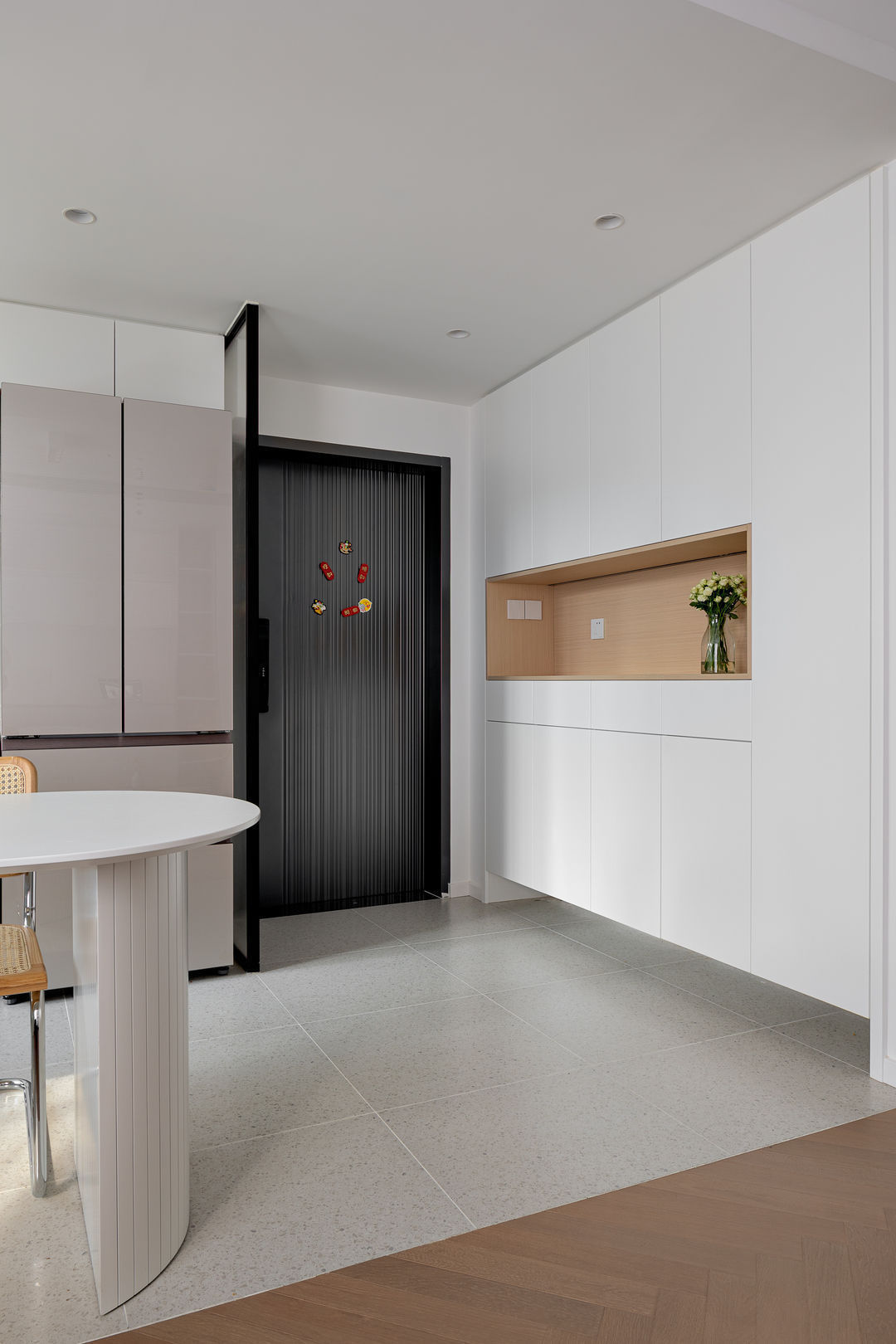 玻璃窗|他家仅60㎡,却通过6处“神设计”让空间倍增,实用性不输大户型