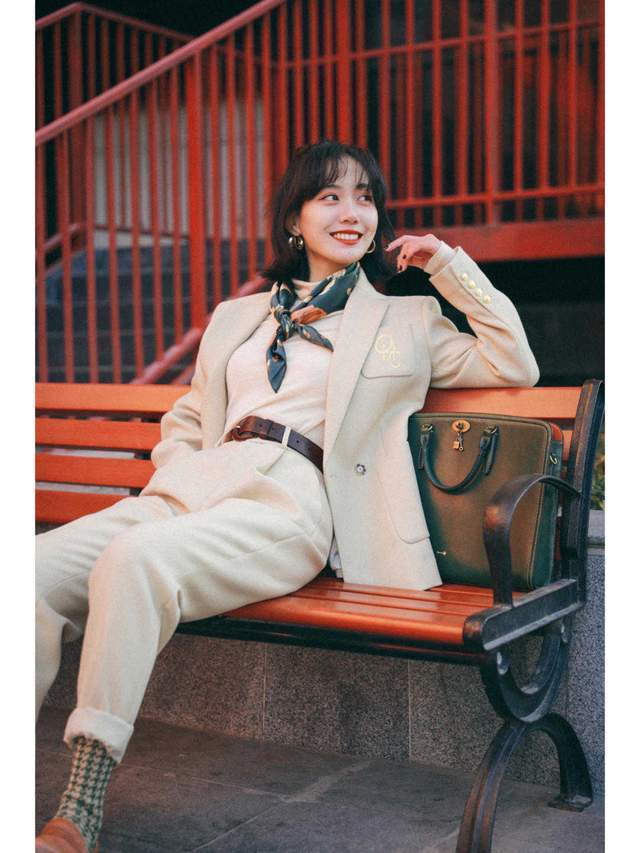 有气质|果然,西服外套还是配“牛仔裤”才洋气,显高显瘦,关键还耐看