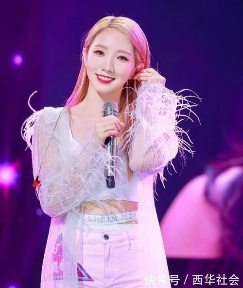 马尾 不管多大年纪的女人,这5种发型留久了,脱发还很伤头发!