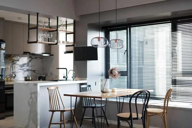 黄铜色|她家130平的新房，满足了我对家的一切期待，全屋干净利落超有品