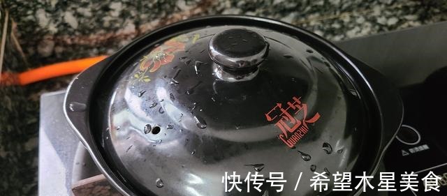 盐焗鸡煲,这一道家常菜在广东出了名,好吃味美又简单!